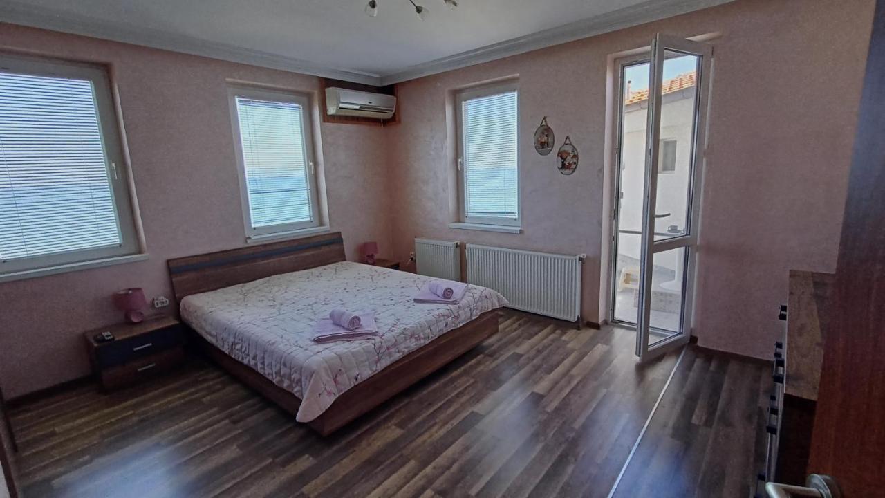 Nikolovi Home Apartments Pomorie Ngoại thất bức ảnh